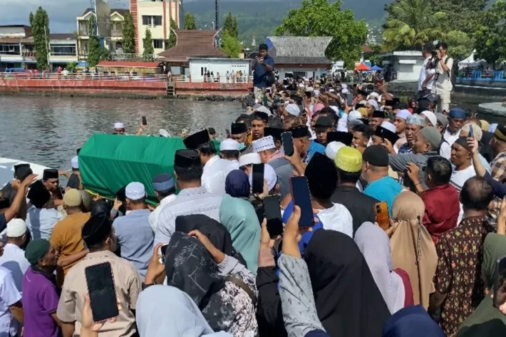 Mantan Gubernur Malut...
