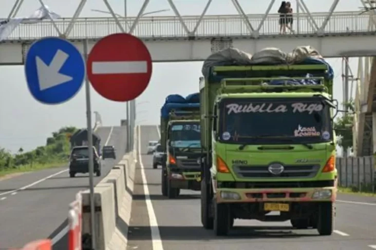Truk Angkutan Barang...