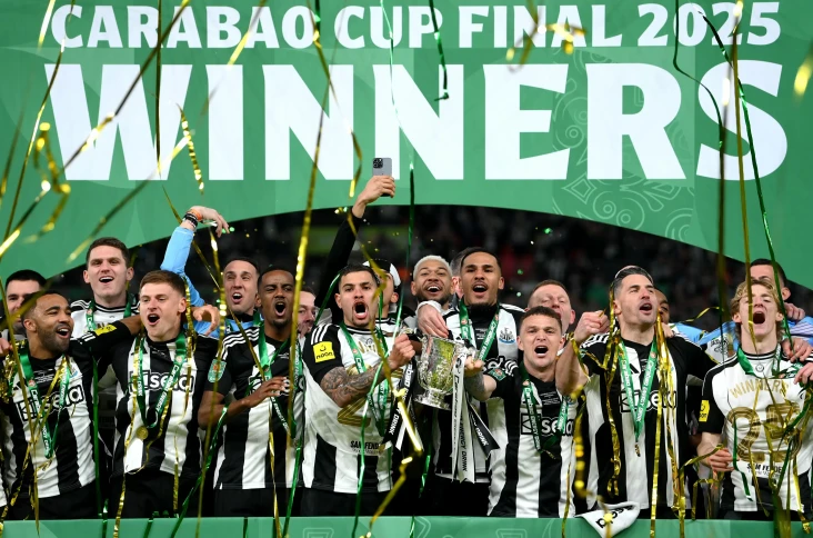 Newcastle Juara Piala...