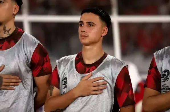 Eliano Reijnders Tunggu...