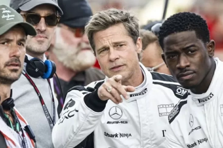 Apakah Brad Pitt Mengendarai...