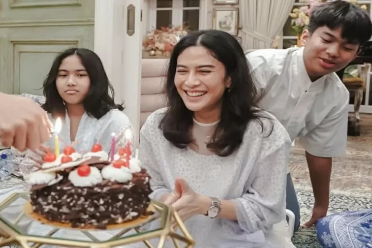 Jadi Mualaf, Dian Sastro...