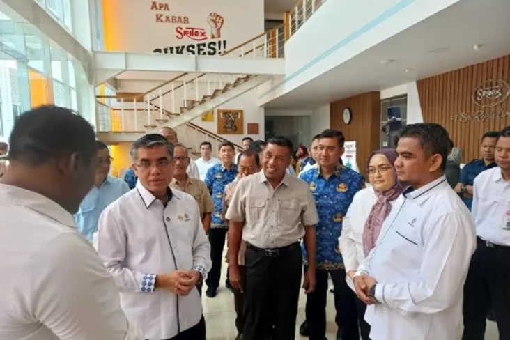Usai Di-PHK, Ribuan...