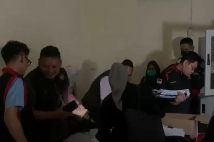 Kejari Muara Enim Geledah...