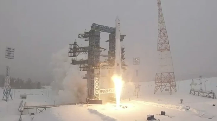 Roket Rusia Angara-1.2...