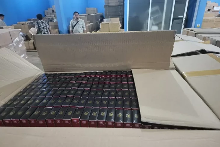 Sambangi Pabrik Rokok...