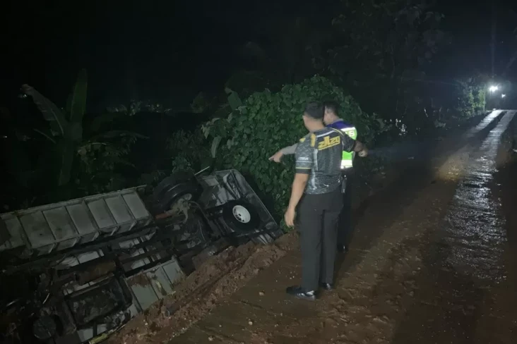 Bus Rombongan Pengajian...