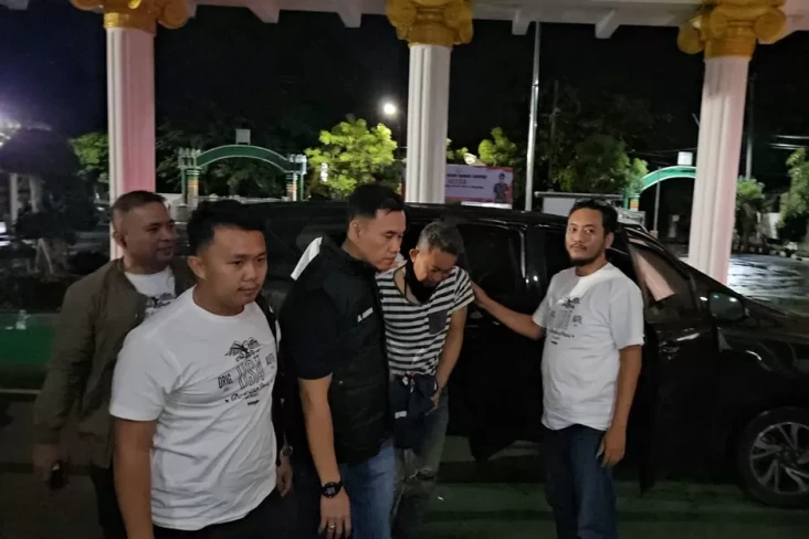 Buron, Tersangka Korupsi...