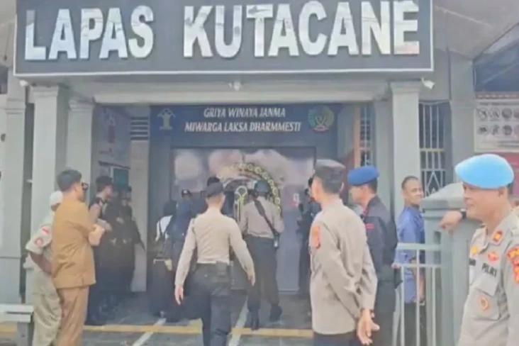 46 Napi Kabur Dimasukkan...