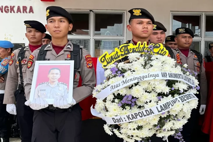 Keluarga Kenang AKP...