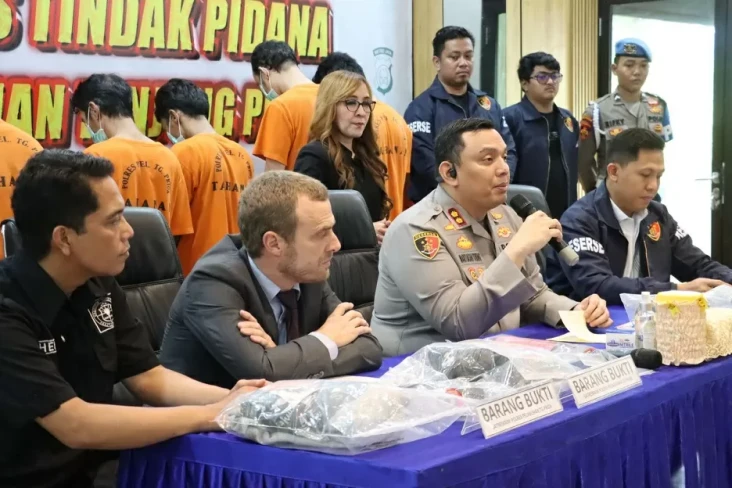 Warganya Dibegal di...