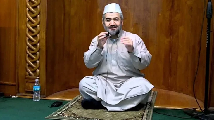 Siapa Ismet Akcin? Imam...