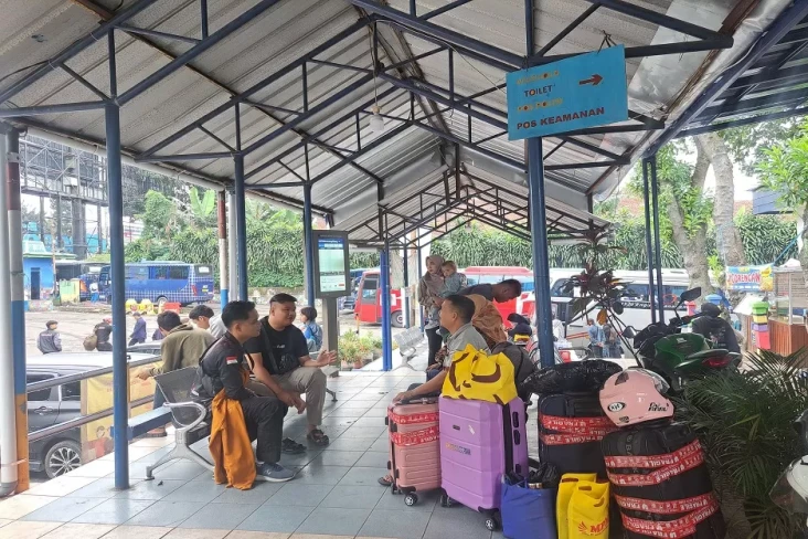 Ribuan Pemudik Tinggalkan...