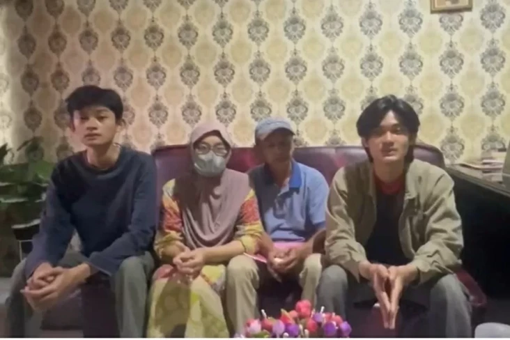Kakak Adik Viral Tawarkan...