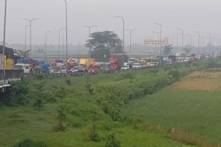 Ribuan Kendaraan Pemudik...