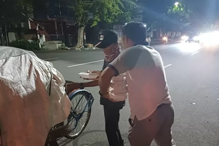 Berbagi Kebahagiaan,...