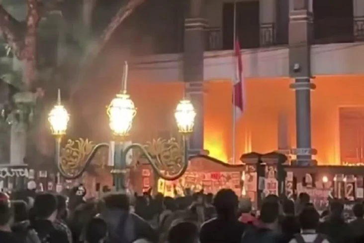 Demo Tolak UU TNI Berujung...