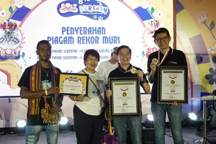 Rayakan HUT ke-8, Bolt...