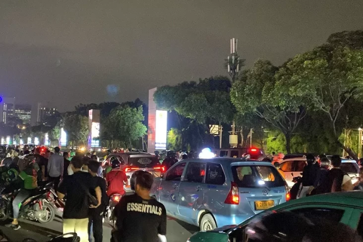 Jalan Asia Afrika Depan...
