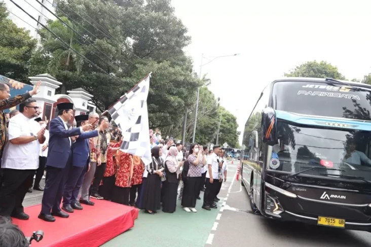 Kemenag Lepas Ratusan...