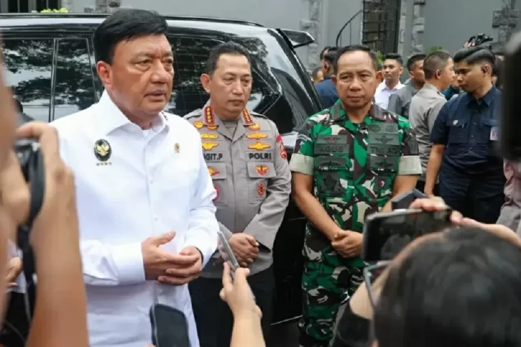 Tinjau Posko Pengamanan...