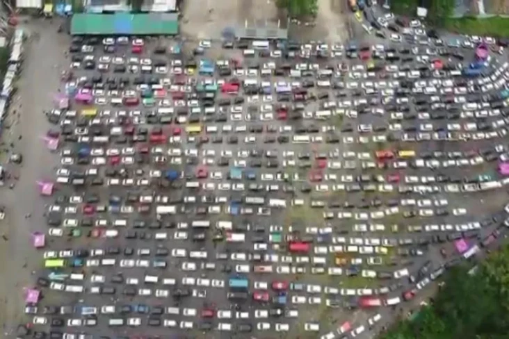 Horor Pemudik Antre...