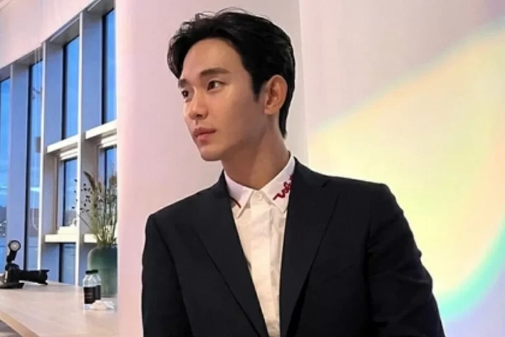 Kim Soo Hyun Batalkan...