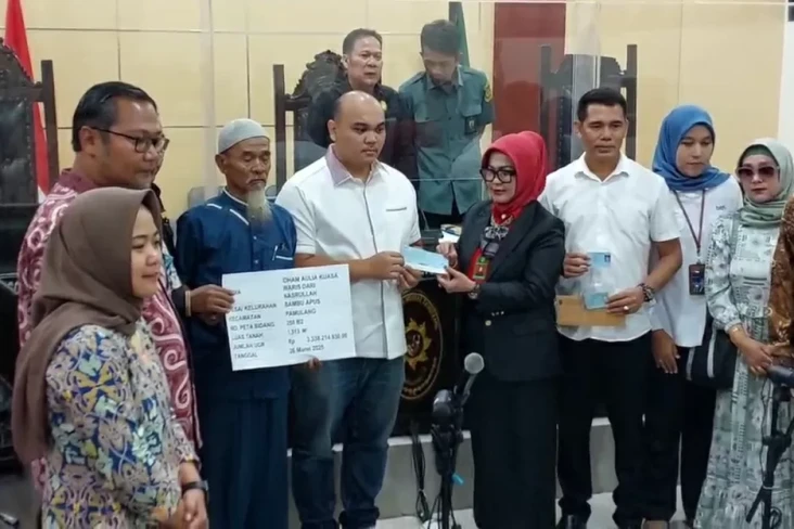 Keluarga Mat Solar Terima...