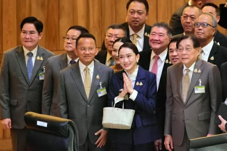 Putri Mantan PM Thaksin...