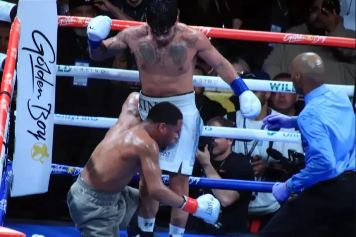 Ryan Garcia Kalahkan...