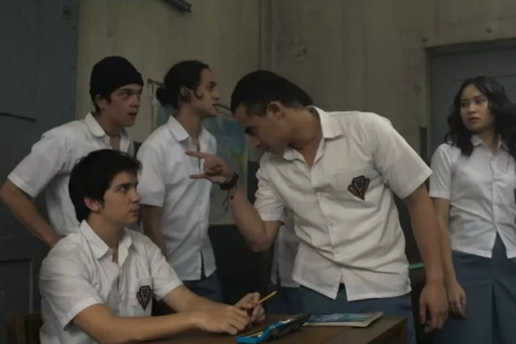 12 Film Indonesia Tayang...