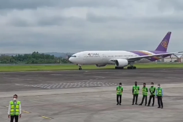 Hari Raya Nyepi, Bandara...