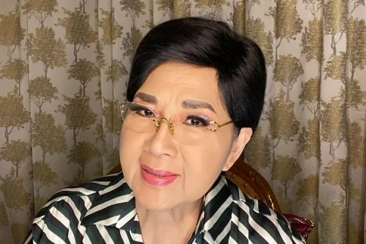 Titiek Puspa Tunjukkan...