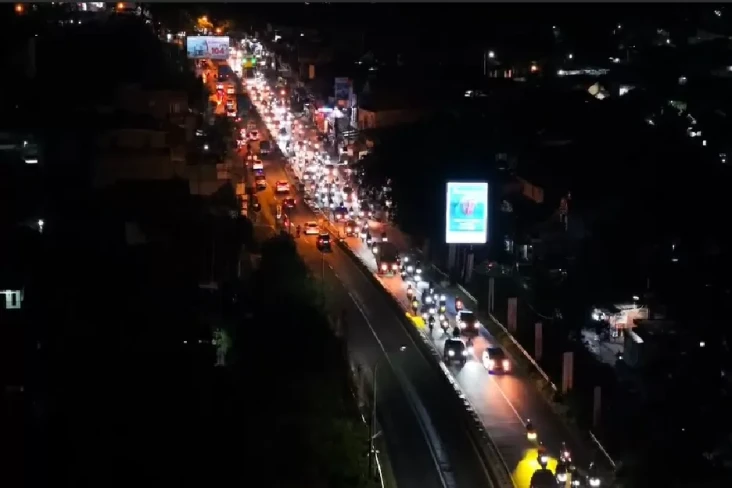 Ribuan Pemudik Padati...