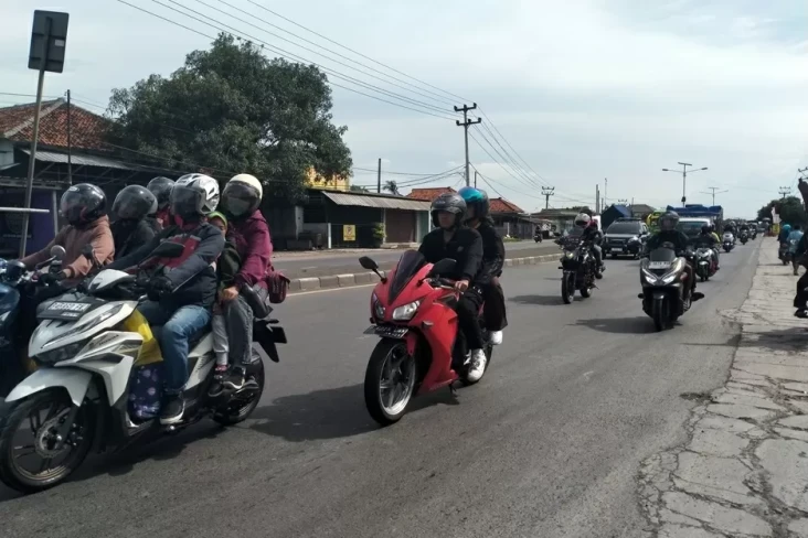 Arus Lalu Lintas di...