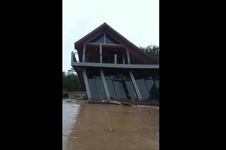 Banjir Landa Perumahan...