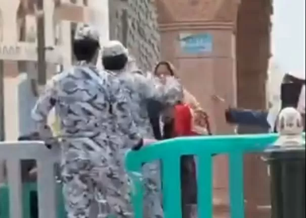 Wanita Tampar Askar...