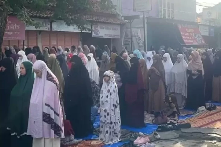 Lebaran Hari Ini, Ratusan...