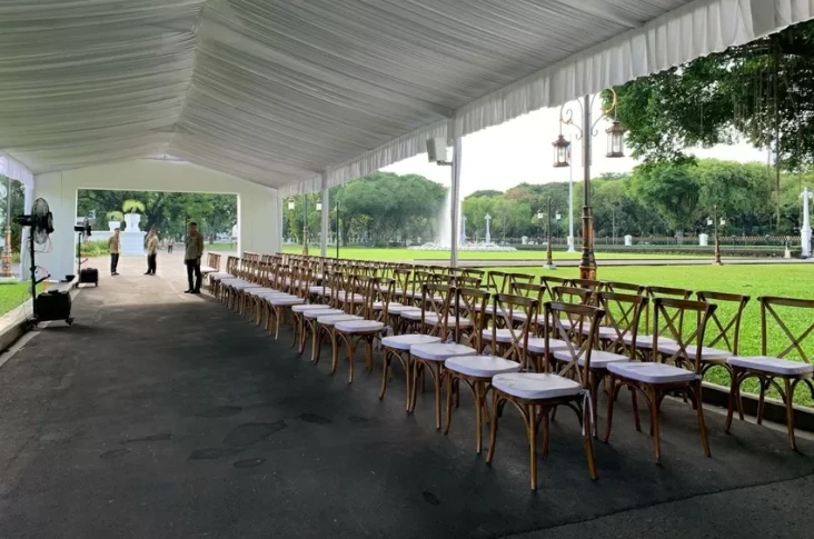 Suasana Istana Menjelang...