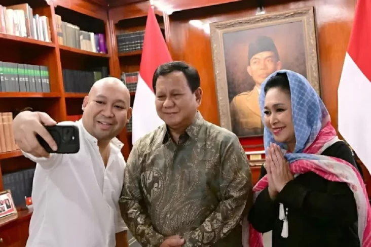 Prabowo Unggah Momen...