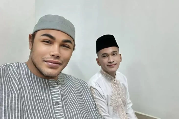 Ruben Onsu Salat Idulfitri...