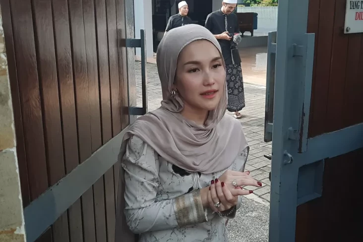 Lebaran Ayu Ting Ting...