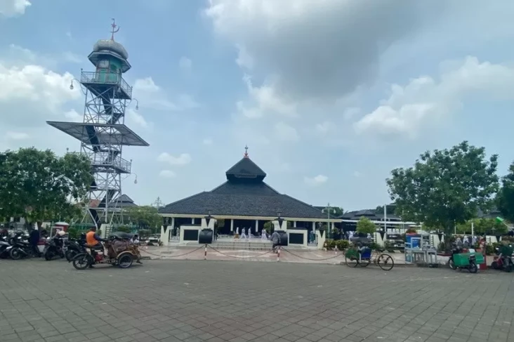 Perbedaan Pendapat Antar...