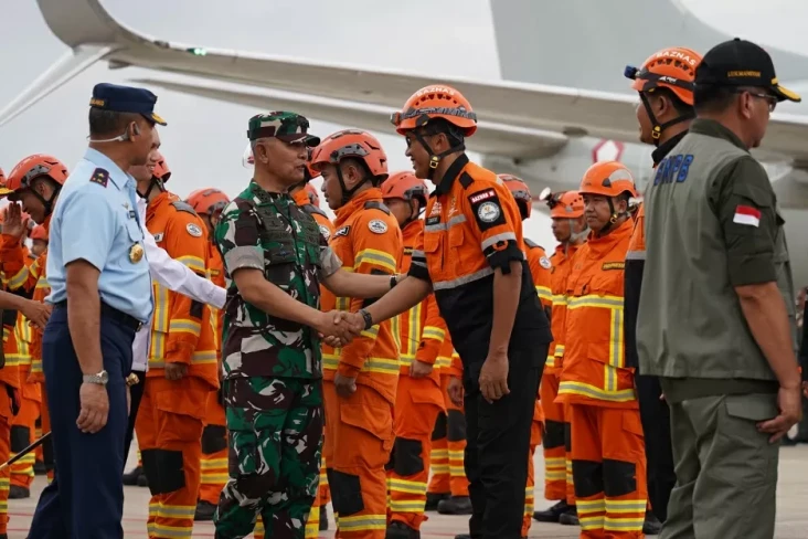 Bantu Korban Gempa,...
