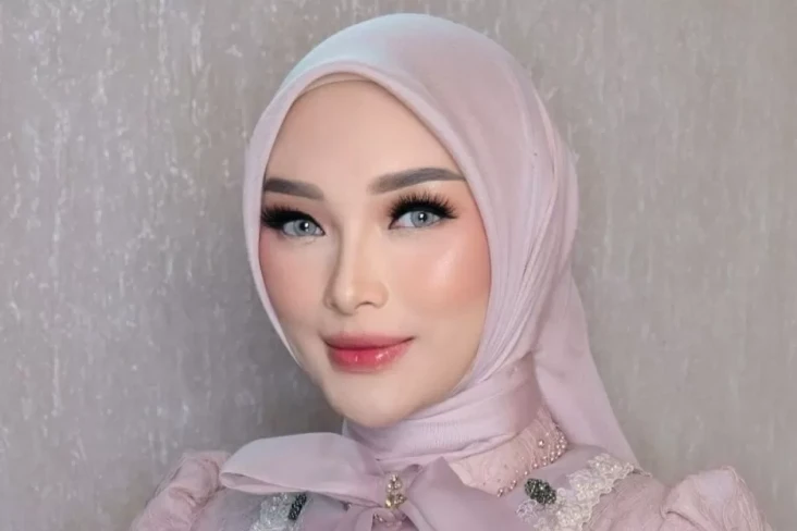 Zaskia Gotik Melahirkan...