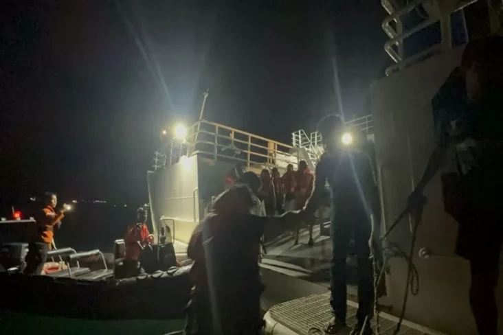 Kapal Feri Terbakar...