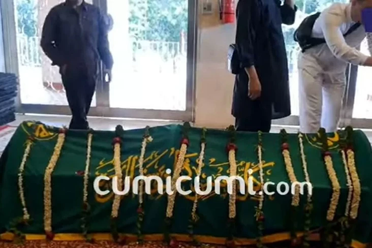 Jenazah Ray Sahetapy...
