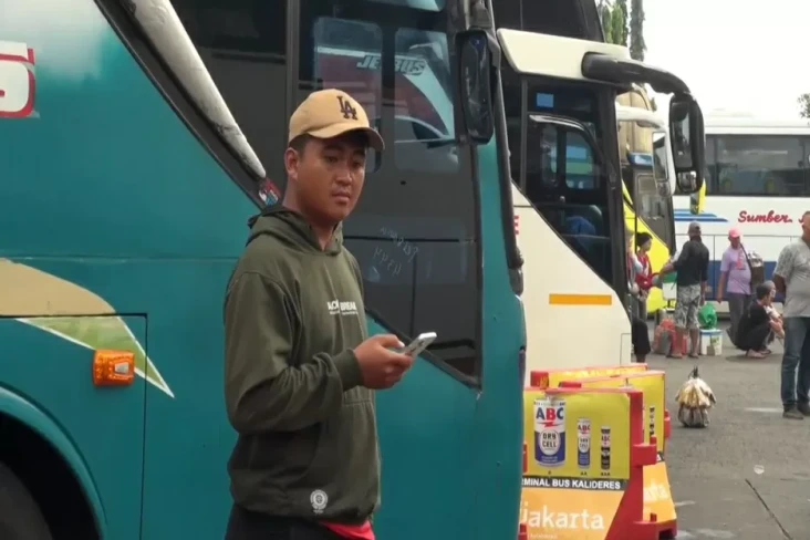 Bus dari Jawa dan Sumatra...