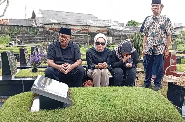 Rano Karno Ziarah ke...