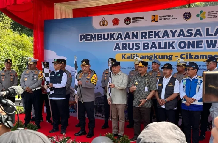 Puncak Arus Balik, One...